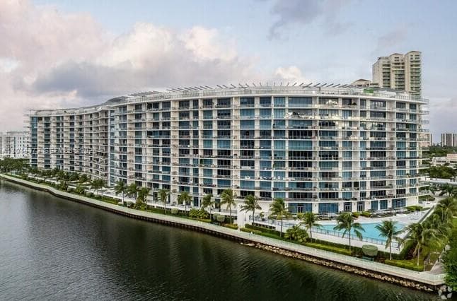 3250 NE 188th St # 408, Aventura FL 33180