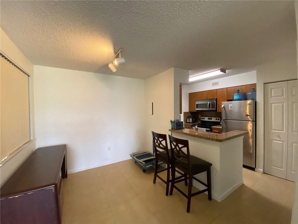 2841 N Oakland Forest Drive # 107, Oakland Park FL 33309 photo 3