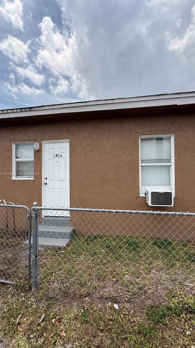 646 NW 14th Ter, Fort Lauderdale FL 33311 photo 2