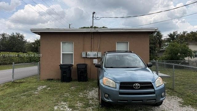 646 NW 14th Ter, Fort Lauderdale FL 33311 photo 3