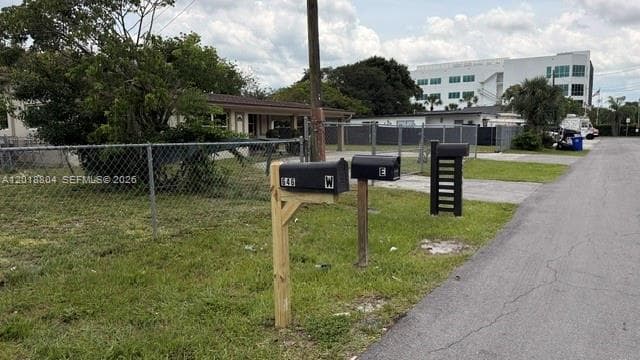 646 NW 14th Ter, Fort Lauderdale FL 33311 photo 4