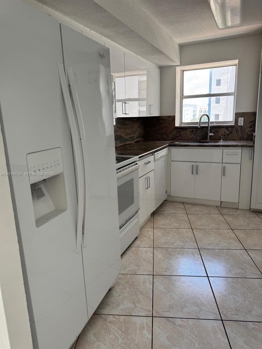 6039 COLLINS AV # 537, Miami Beach, FL 33140 photo 2