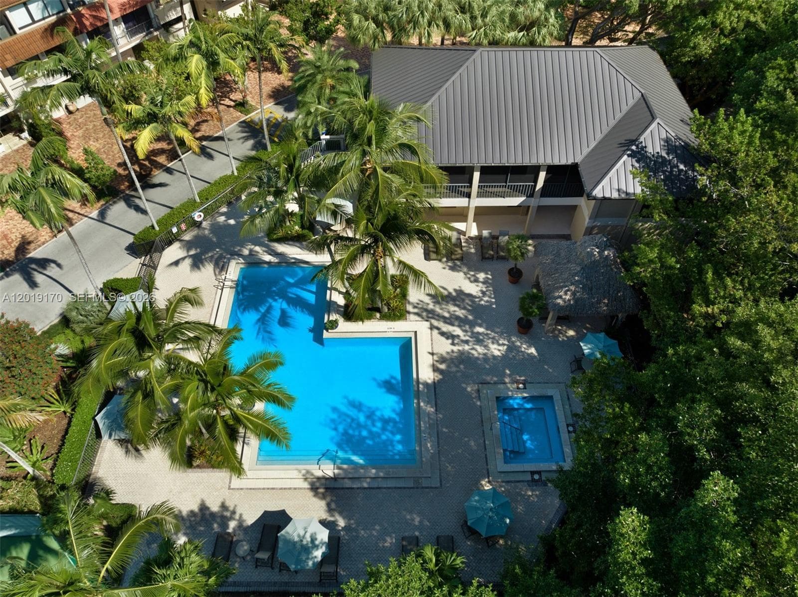 6206 Paradise Point Dr, Palmetto Bay FL 33157