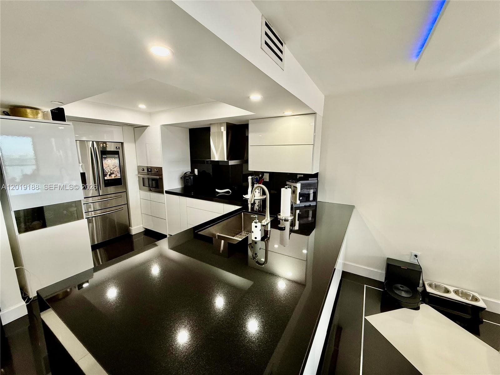 555 NE 15th St # 15H, Miami FL 33132 photo 3