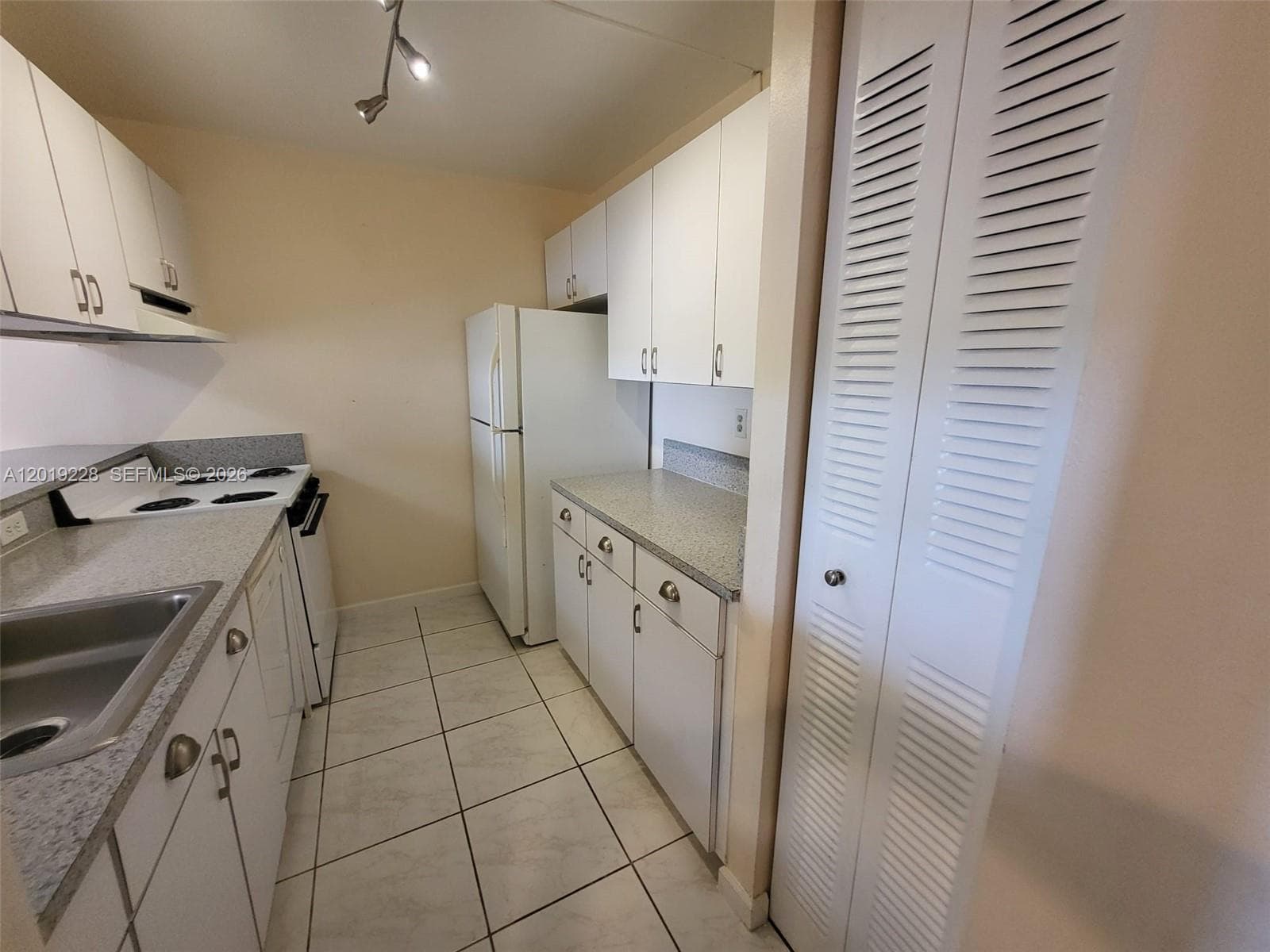 10801 SW 109th Ct # D305, Miami FL 33176 photo 3