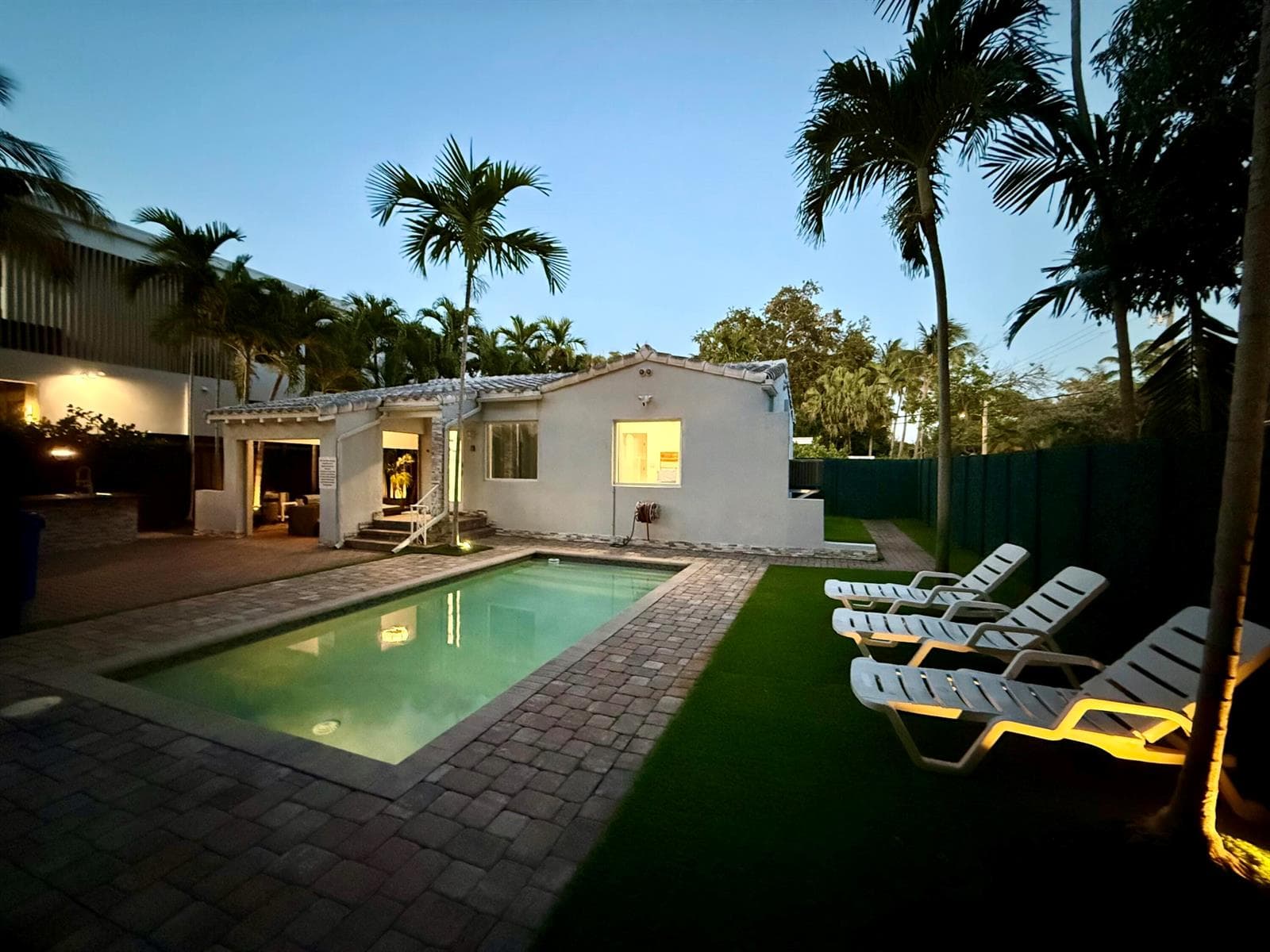 700 NE 17th Way, Fort Lauderdale FL 33304 photo 2