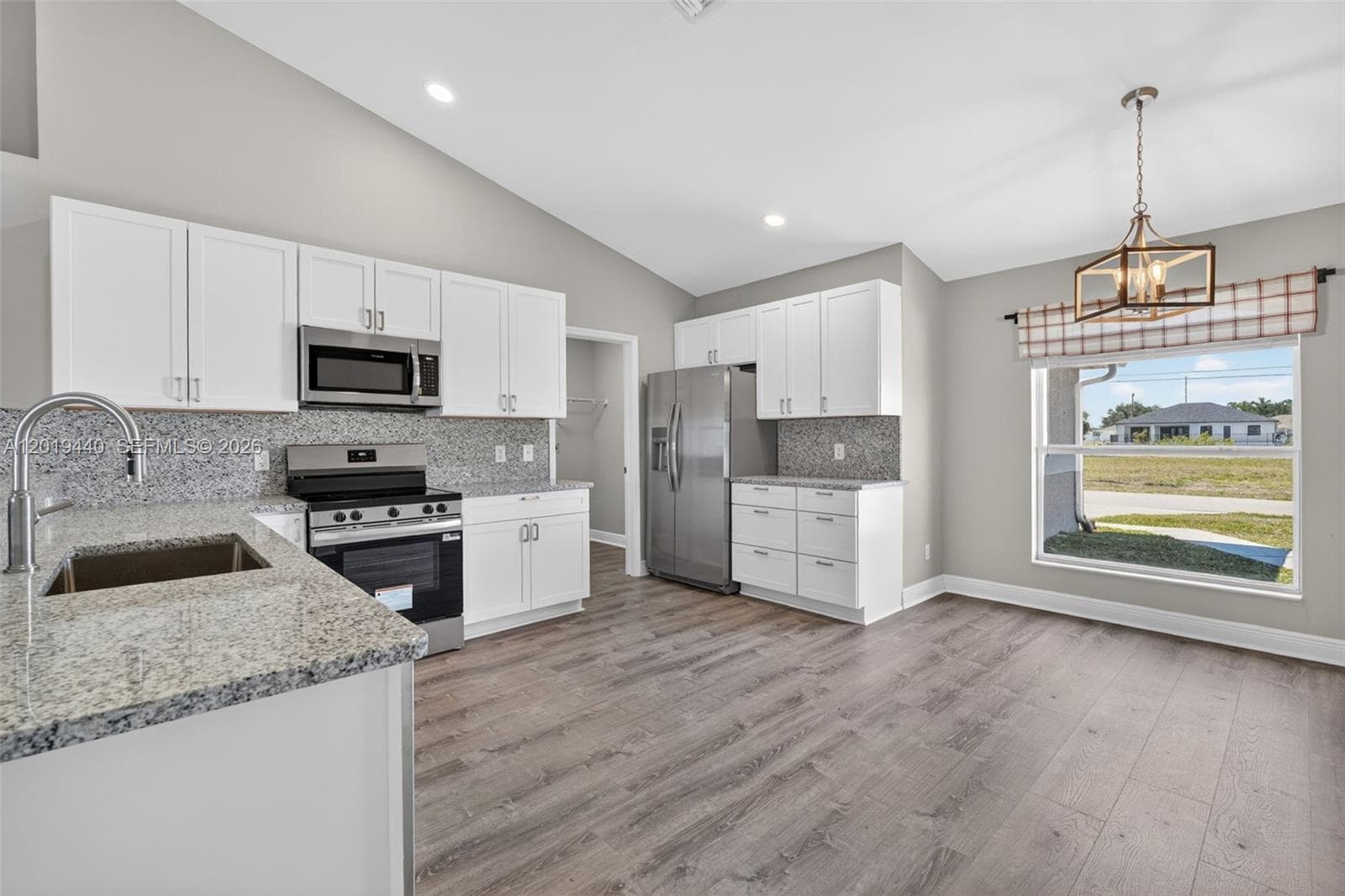 409 NE 25th Ter, Cape Coral FL 33909 photo 2