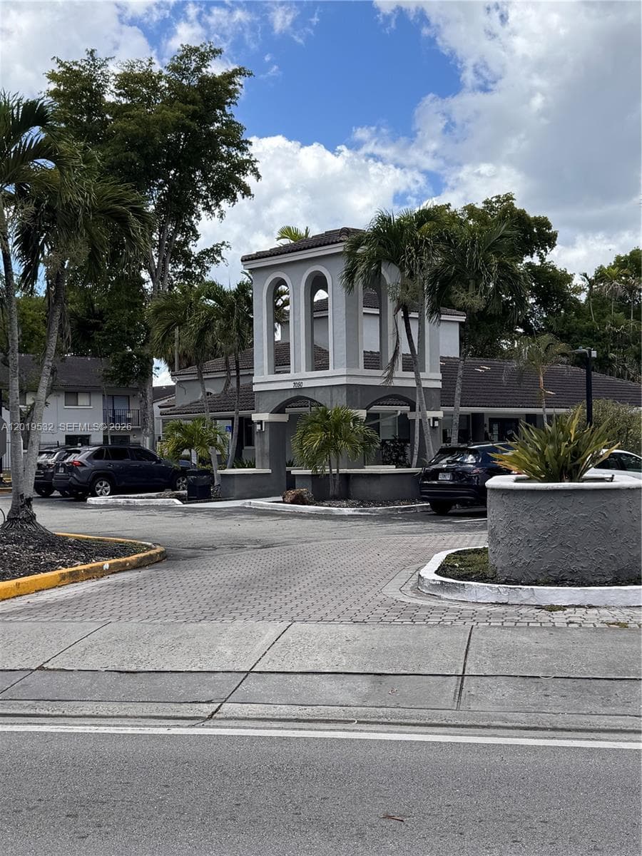 7115 NW 179th St # 207, Hialeah FL 33015