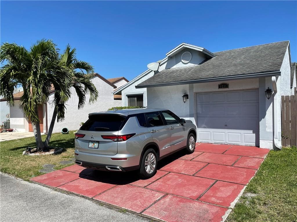 1231 SW 112th Avenue, Pembroke Pines FL 33025 photo 2