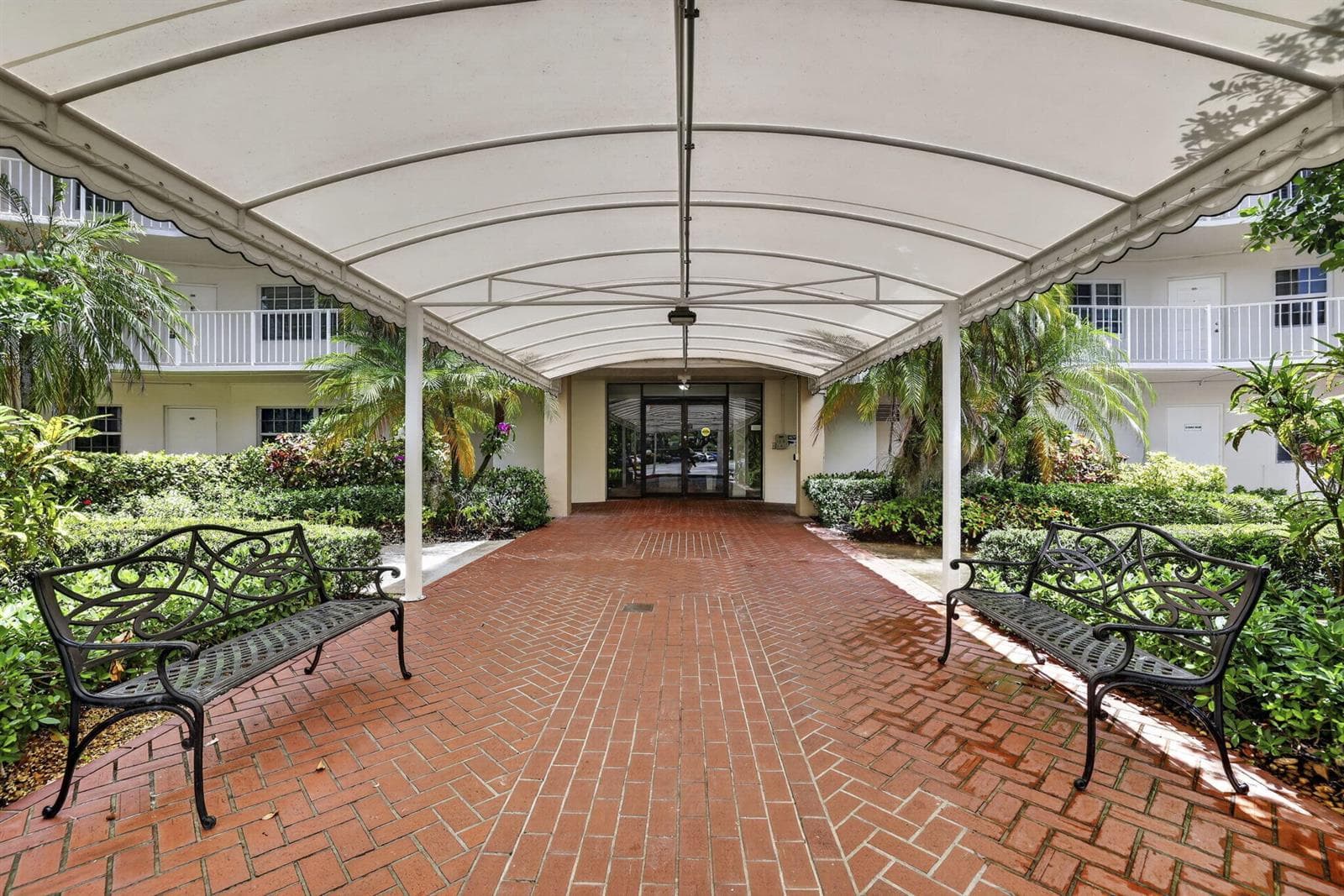 3900 Oaks Clubhouse Drive # 410, Pompano Beach FL 33069 photo 3
