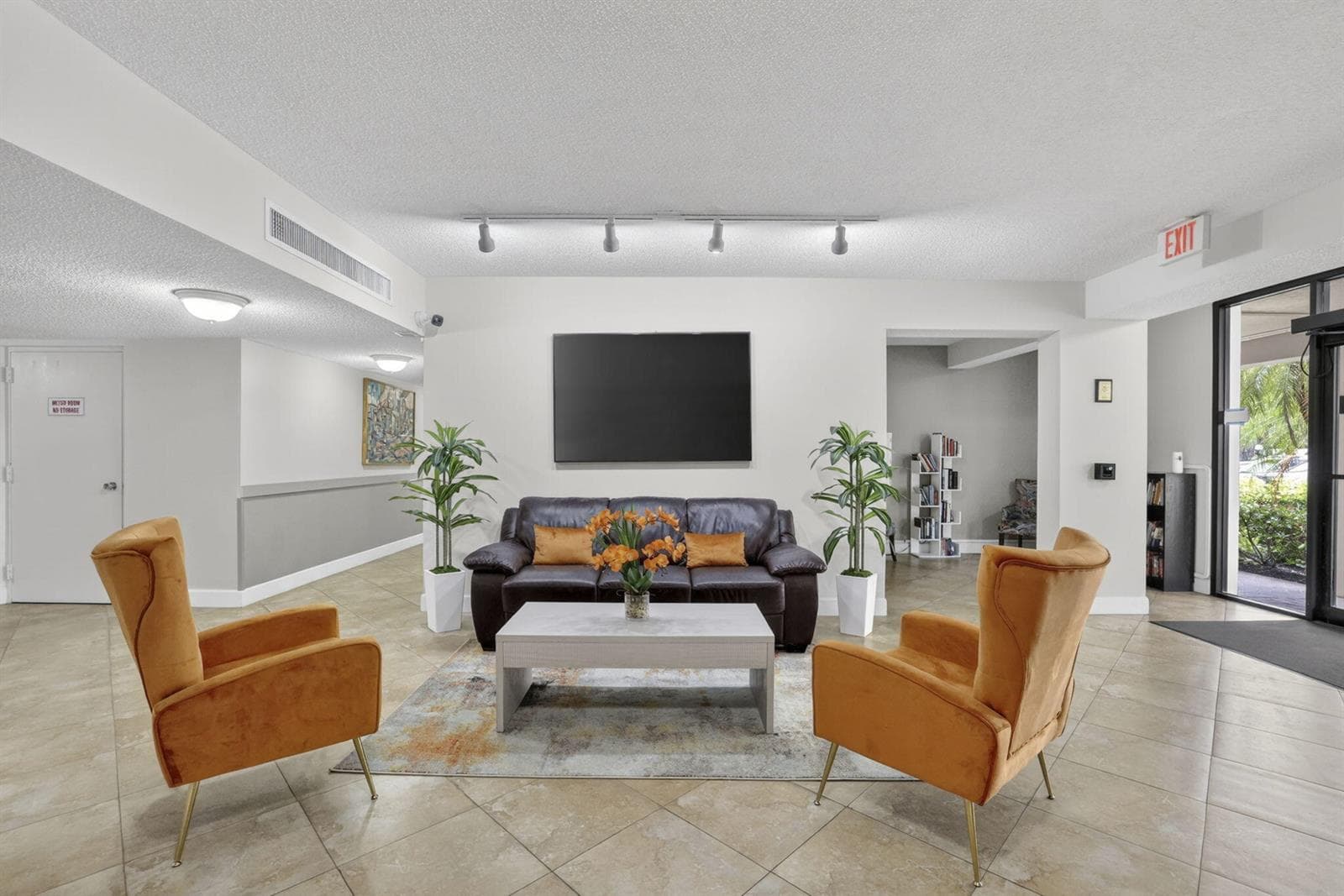 3900 Oaks Clubhouse Drive # 410, Pompano Beach FL 33069 photo 5