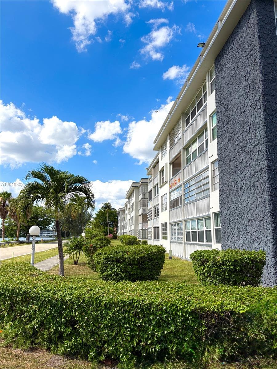 18601 NE 14th ave # 301, Miami FL 33179