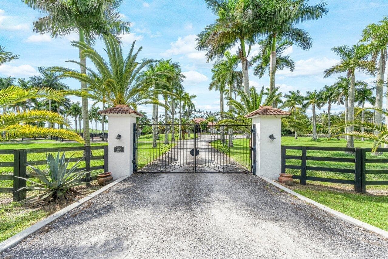 2587 Skipiks Way, Wellington FL 33470 photo 2