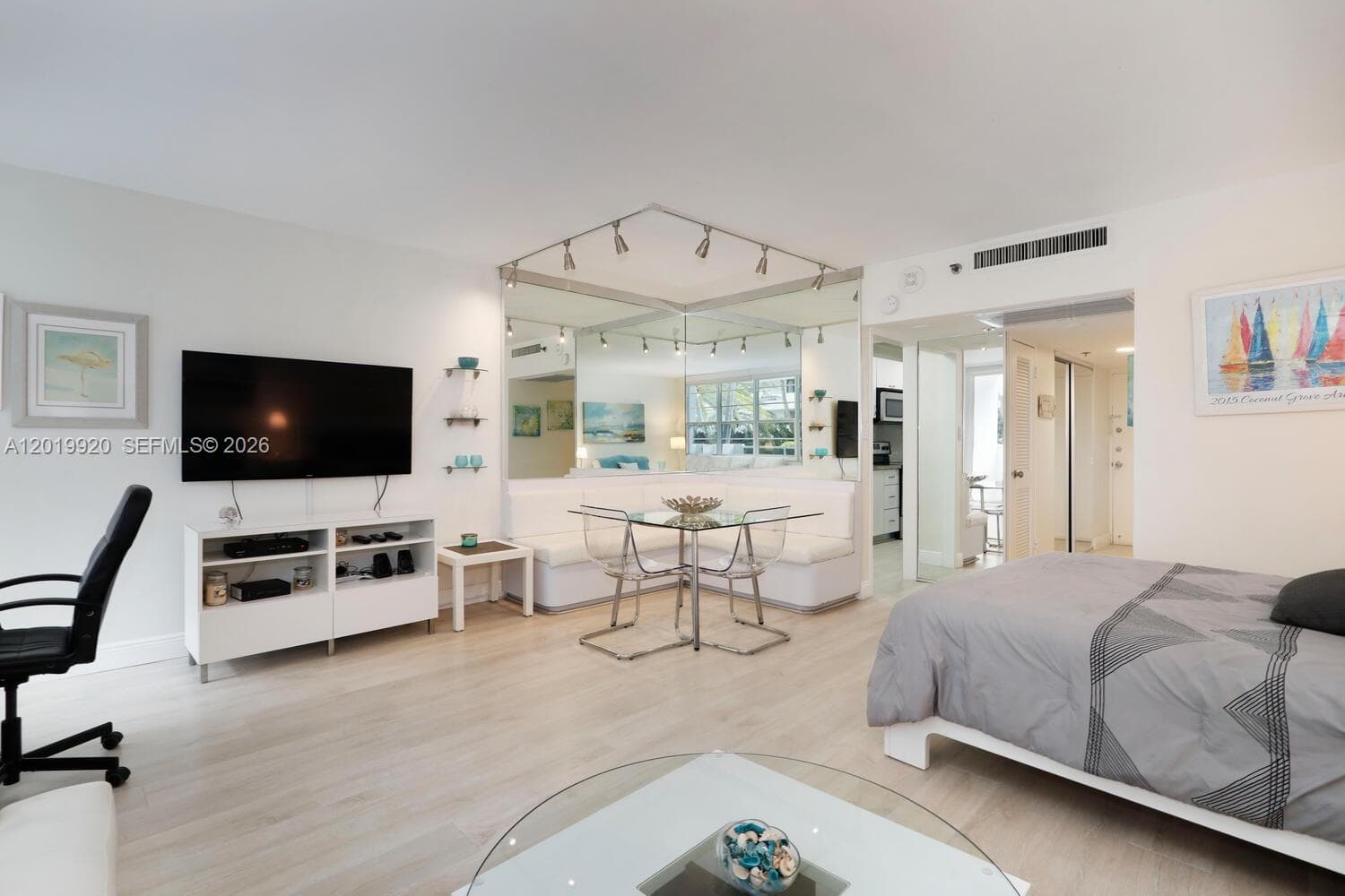 100 Lincoln Rd # 330, Miami Beach, FL 33139 photo 2