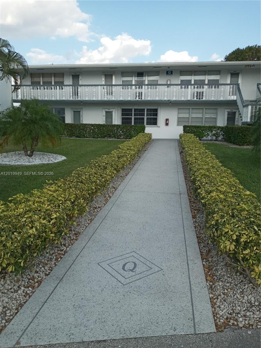 390 Windsor Q # 390, West Palm Beach FL 33417