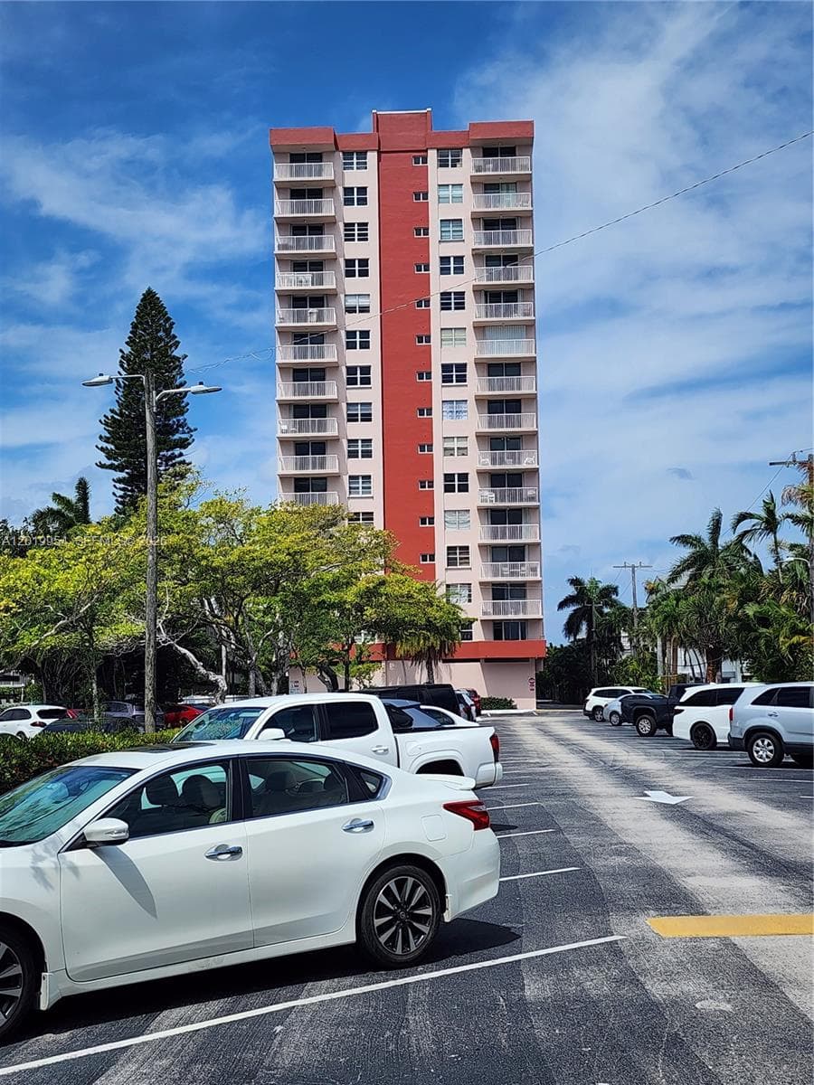 3161 S Ocean Dr # 903, Hallandale Beach FL 33009