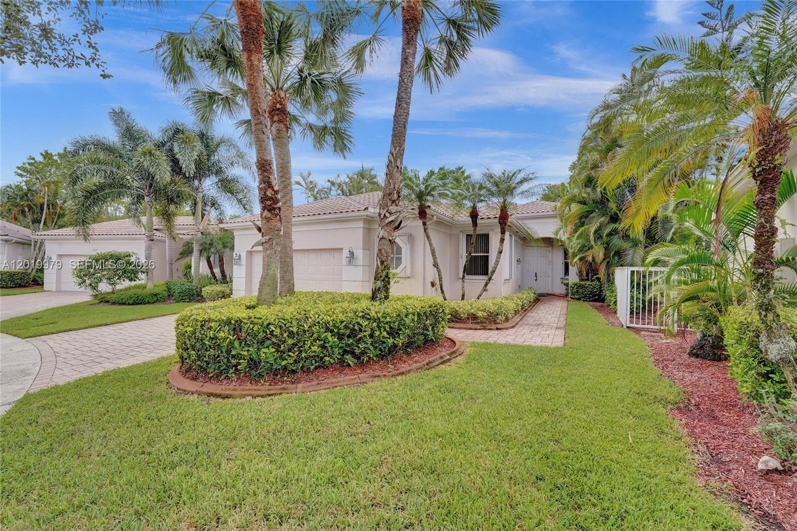 2525 Bay Pointe Ct, Weston FL 33327 photo 2
