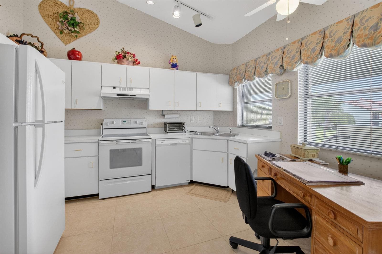 5907 Parkwalk Drive, Boynton Beach FL 33472 photo 2