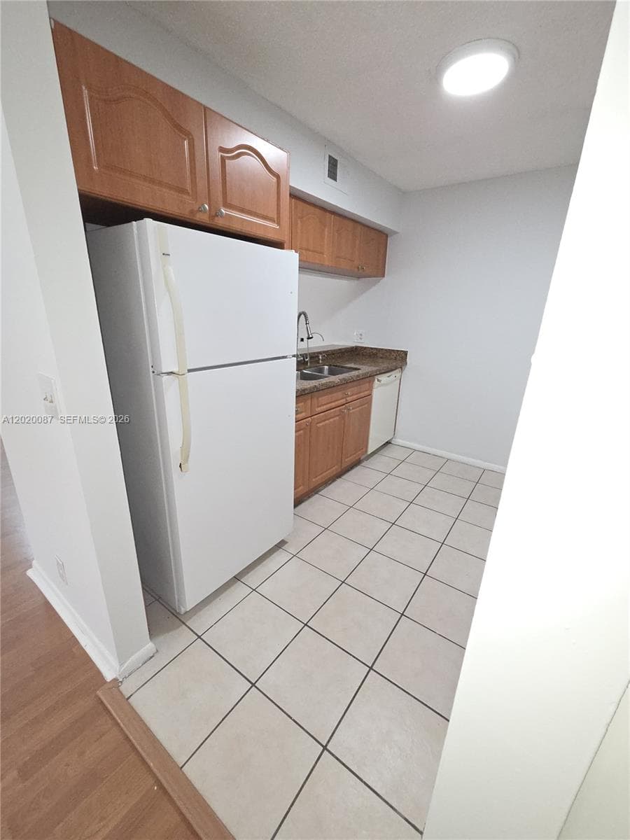 8886 SW 3rd St # 204, Pembroke Pines FL 33025