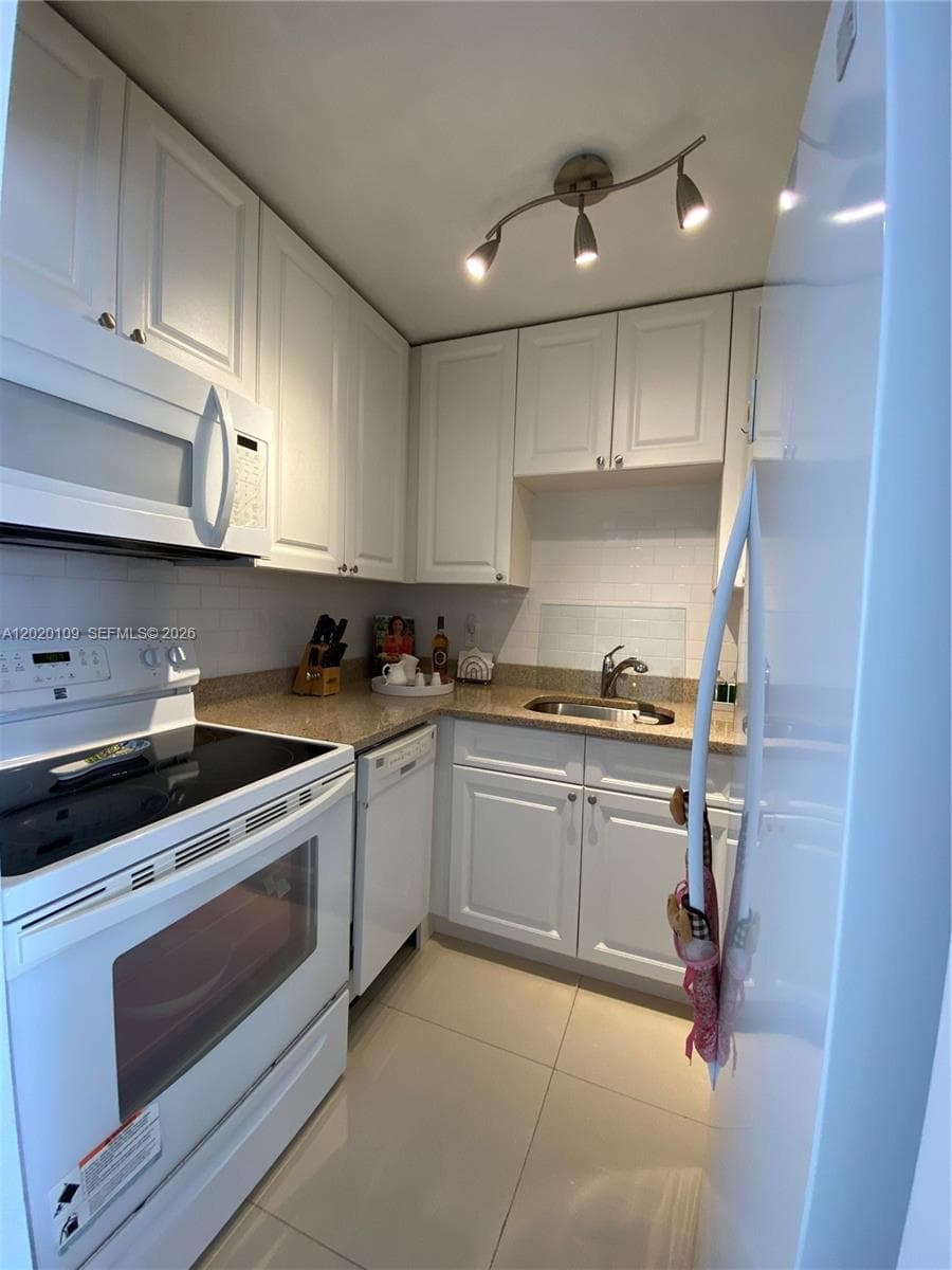5050 NW 7th St # 312, Miami FL 33126