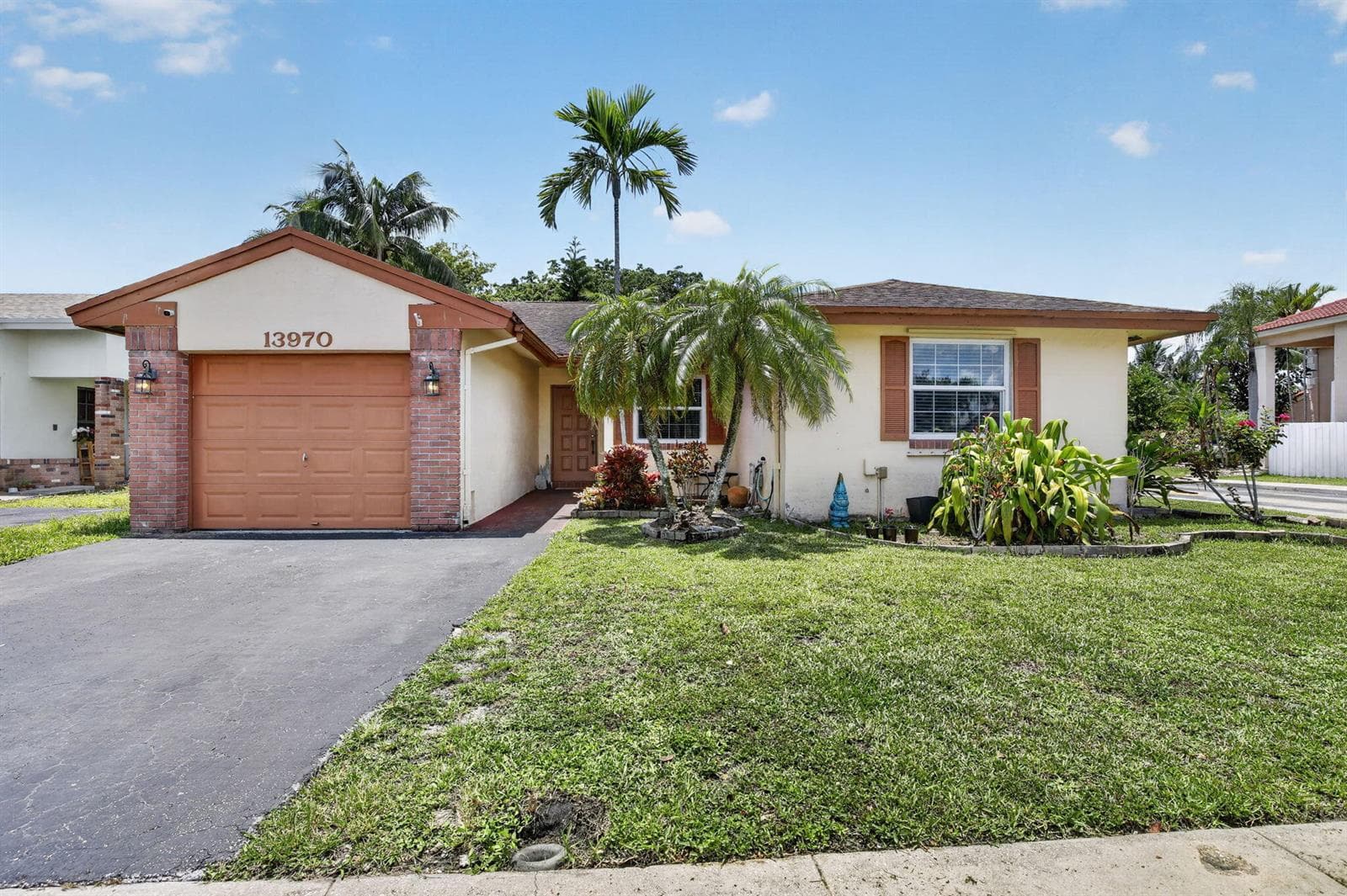 13970 Oaklawn Place, Davie FL 33325 photo 2