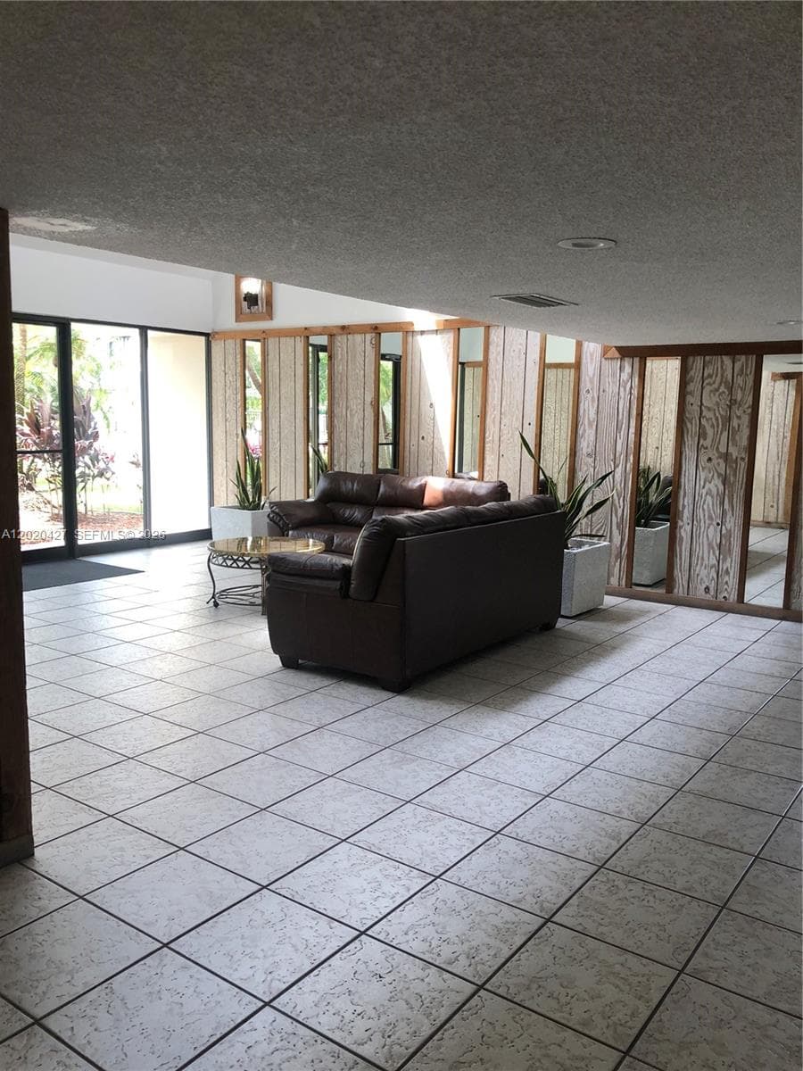 210 Lakeview Dr # 207, Weston FL 33326 photo 3