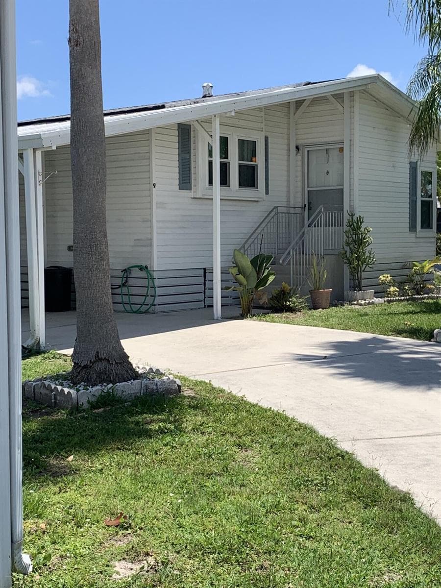 9 Universidad Lane, Port St. Lucie FL 34952 photo 2