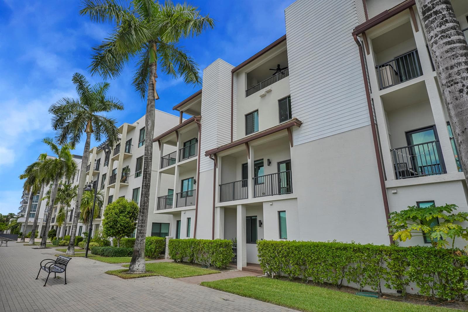 4716 NW 84th Court, Doral FL 33166 photo 2