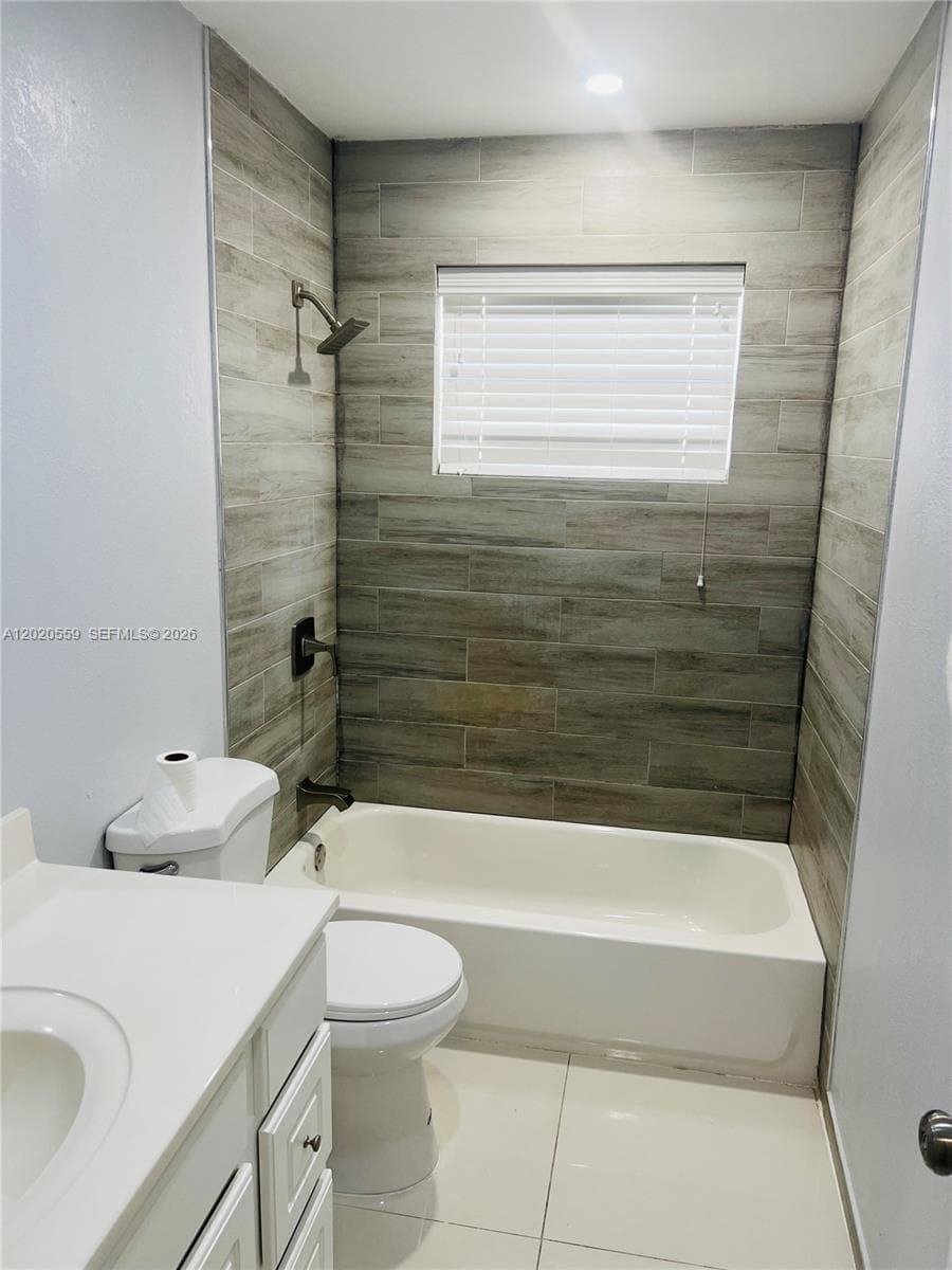8401 NW 20th Ct, Sunrise FL 33322 photo 2