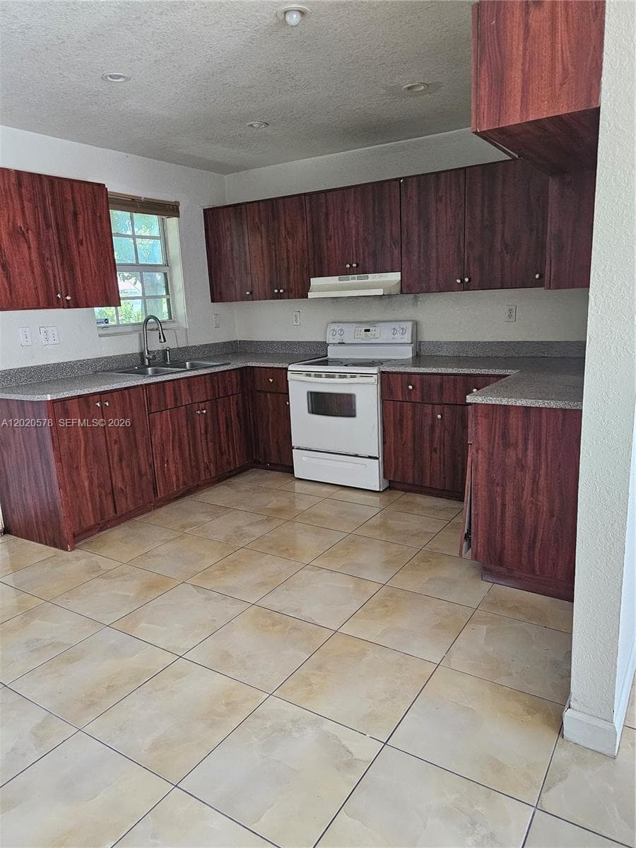 15700 NW 37th Pl, Miami Gardens FL 33054 photo 3