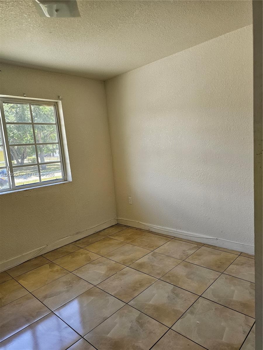 15700 NW 37th Pl, Miami Gardens FL 33054 photo 5