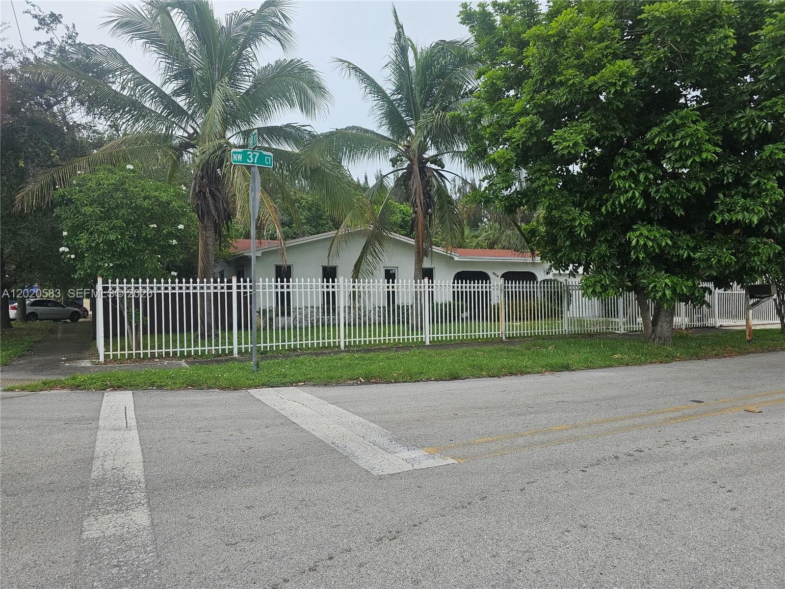 15851 NW 37th Ct, Miami Gardens FL 33054 photo 2