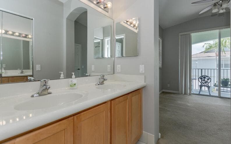 3019 Laurel Ridge Circle, Riviera Beach FL 33404 photo 3