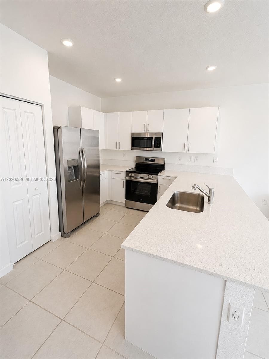 2840 SE 26th Ter, Homestead FL 33035 photo 2