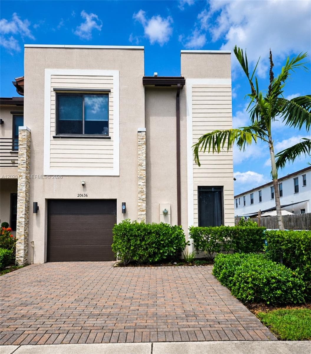 20636 NE 5th Pl, Miami FL 33179