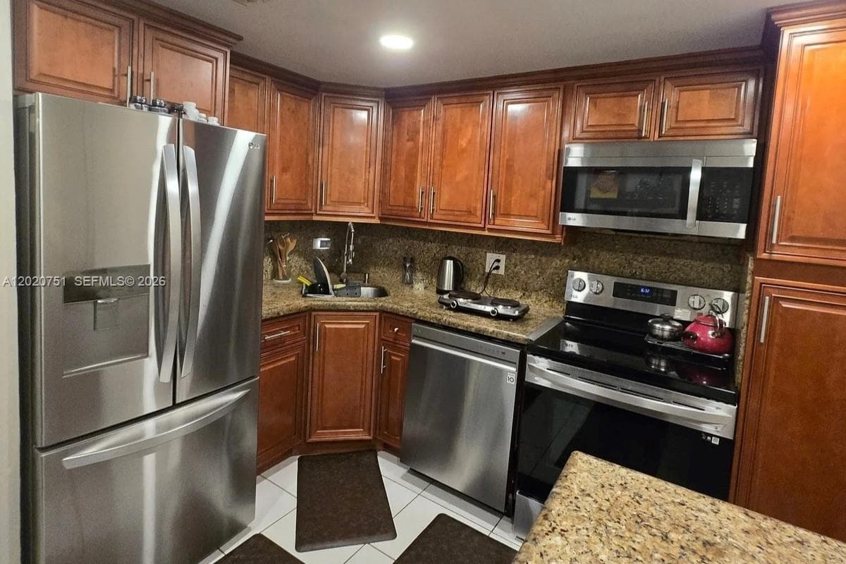 3660 Inverrary Dr # 3T, Lauderhill FL 33319 photo 2