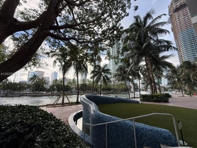 185 SW 7th St # 3803, Miami FL 33130 photo 4