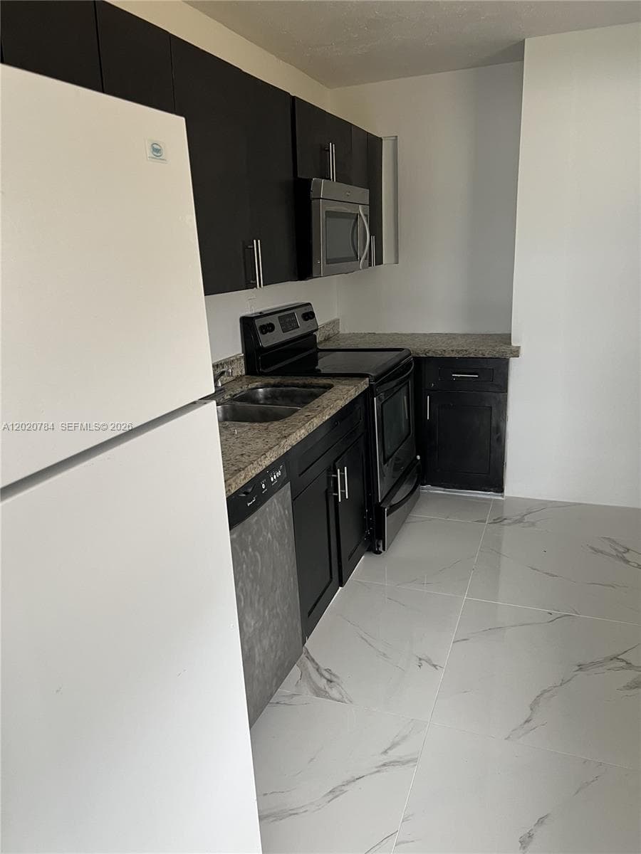 4809 SW 25th St, West Park FL 33023 photo 4