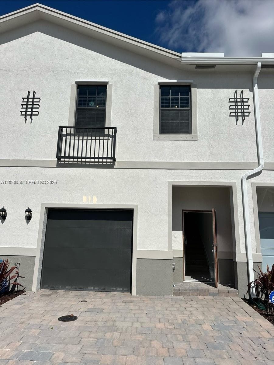 853 SW 12th St, Florida City FL 33034