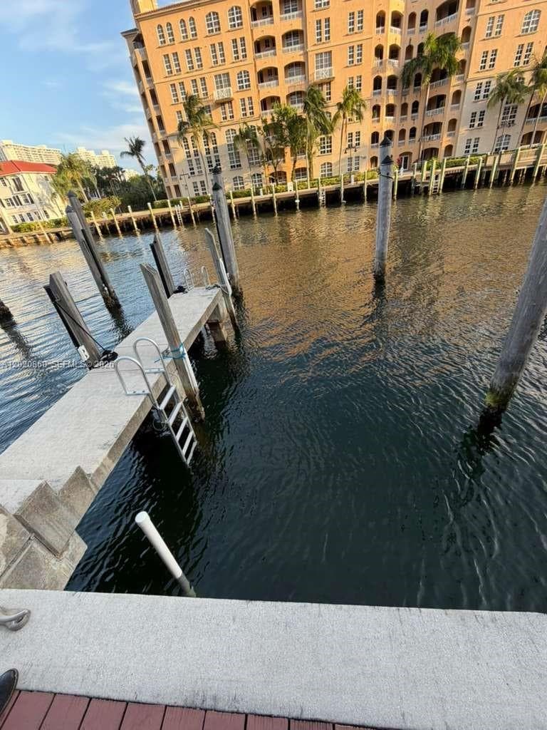2950 NE 188th St #27, Aventura FL 33180 photo 2