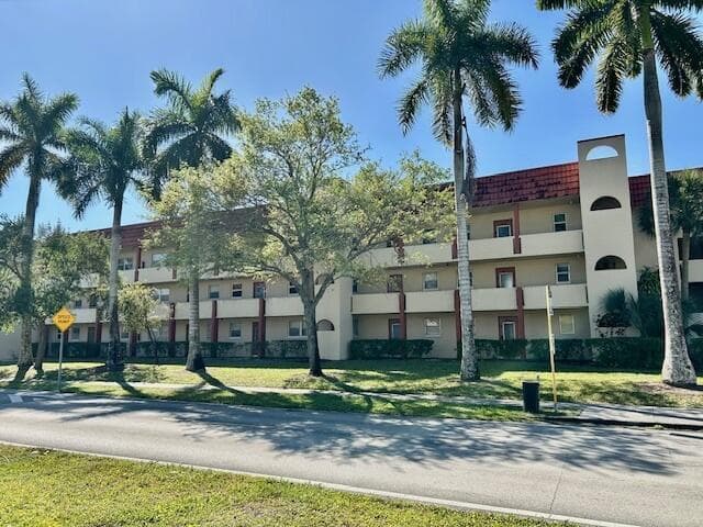 7960 Sunrise Lakes Drive N # 205, Sunrise FL 33322 photo 2
