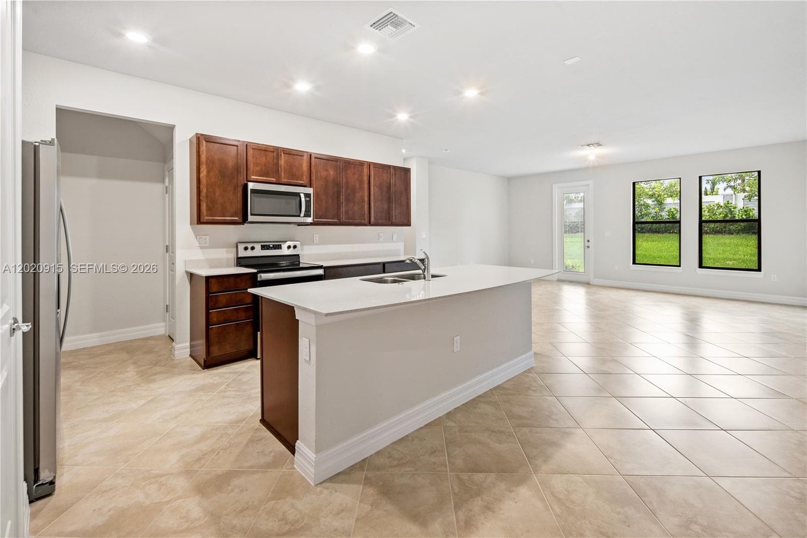 4488 E Appleton Cir E, Oakland Park FL 33309 photo 2
