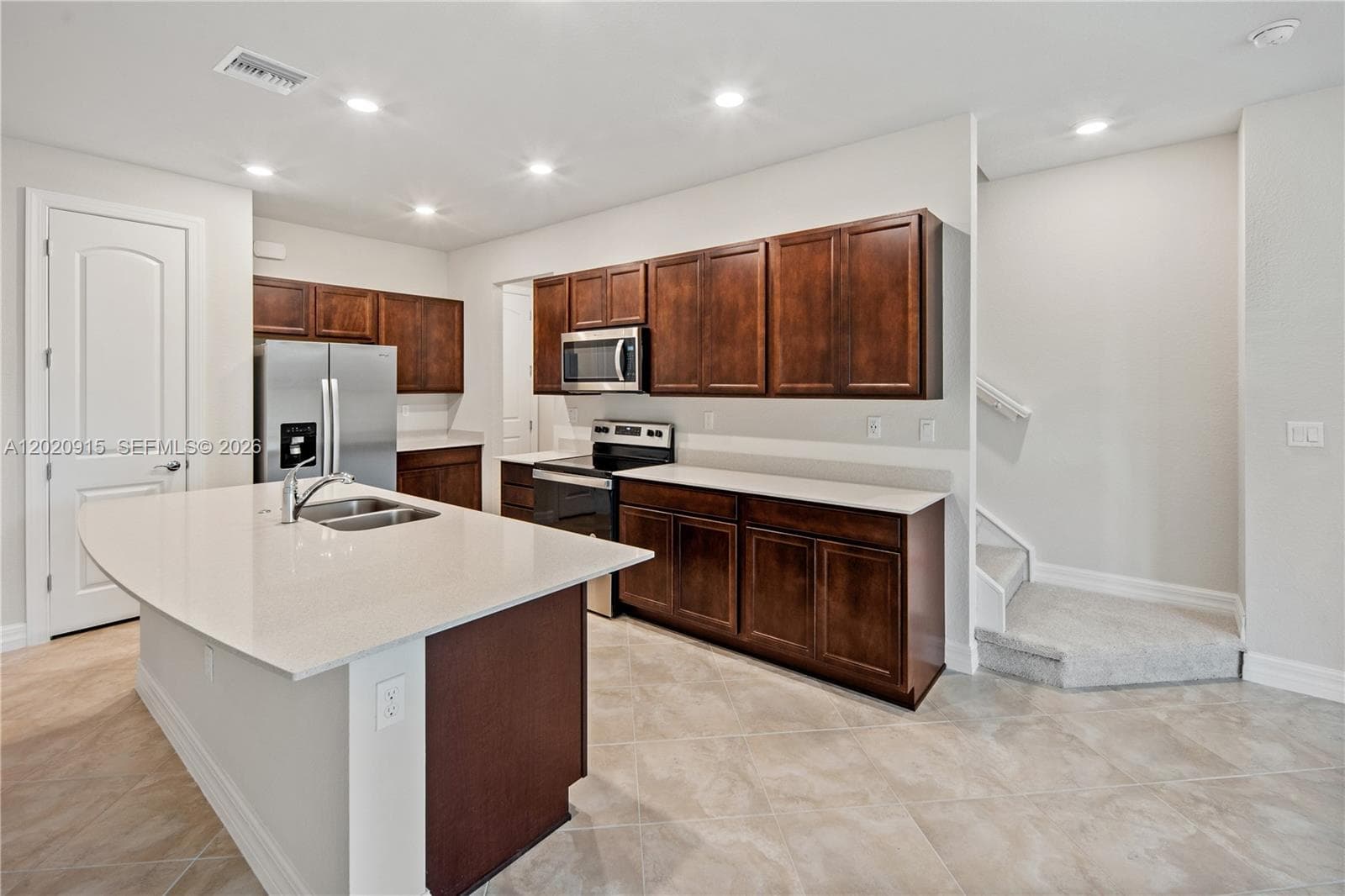 4488 E Appleton Cir E, Oakland Park FL 33309 photo 4