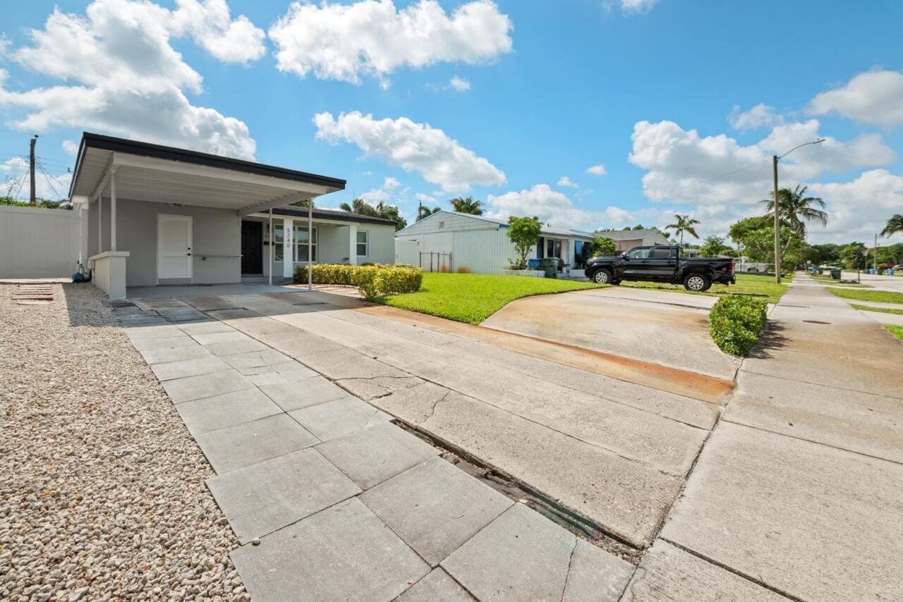 5240 NE 3rd Terrace, Oakland Park FL 33334 photo 2