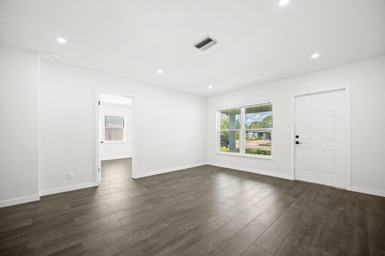 5240 NE 3rd Terrace, Oakland Park FL 33334 photo 3