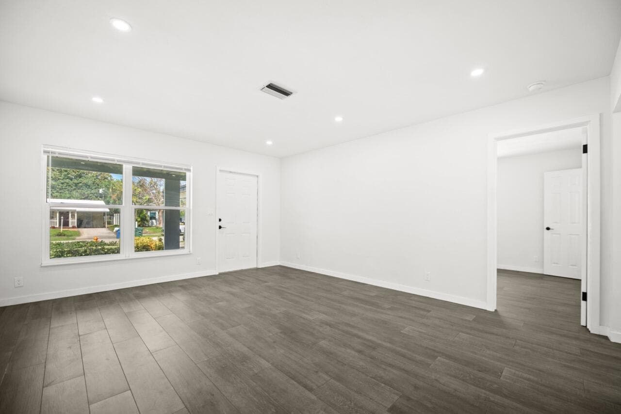 5240 NE 3rd Terrace, Oakland Park FL 33334 photo 4