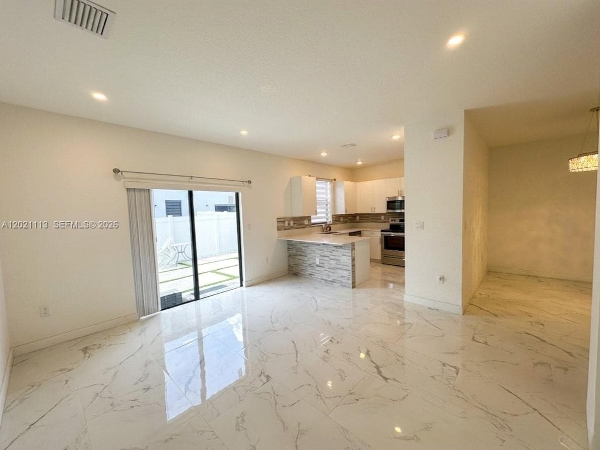 20352 NW 6th Ave, Miami Gardens FL 33169 photo 4