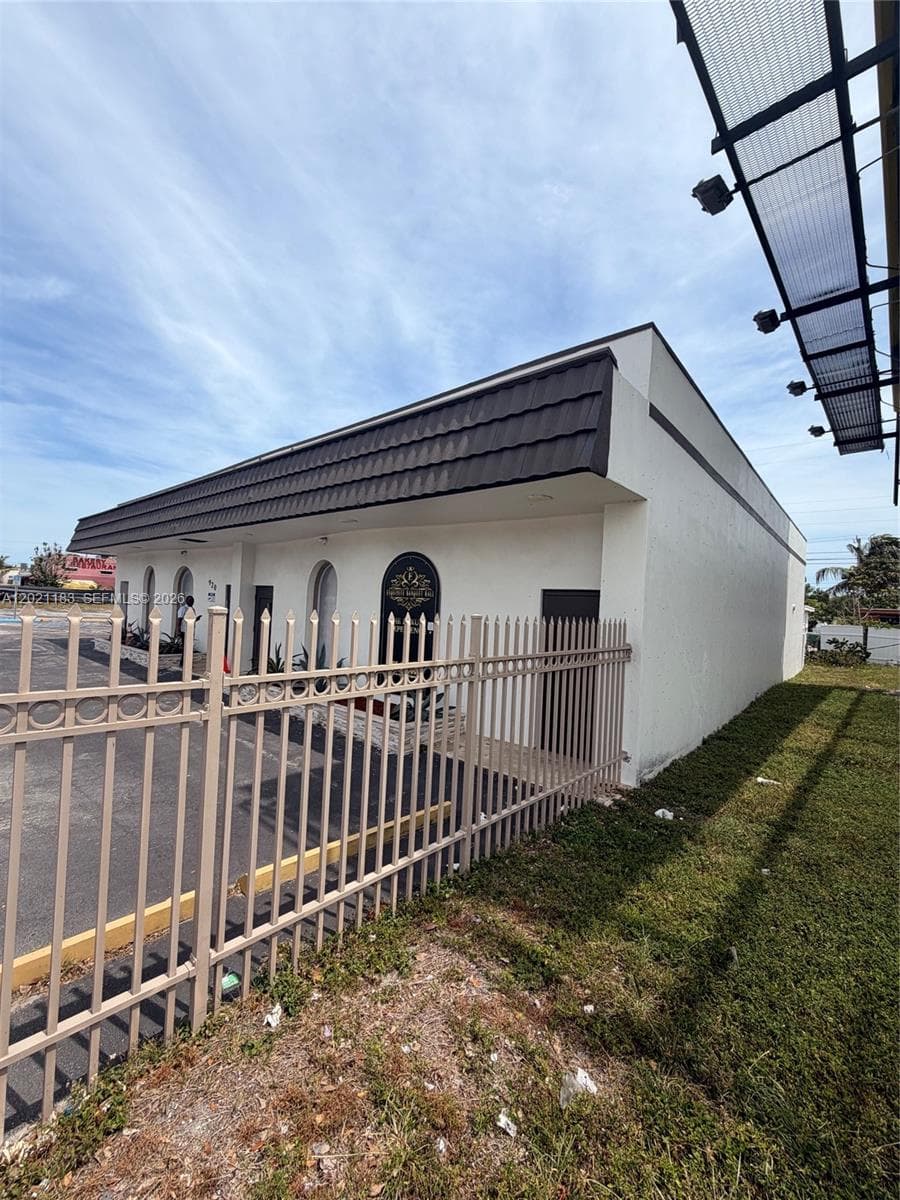 920 NW 119th St, Miami FL 33168 photo 3