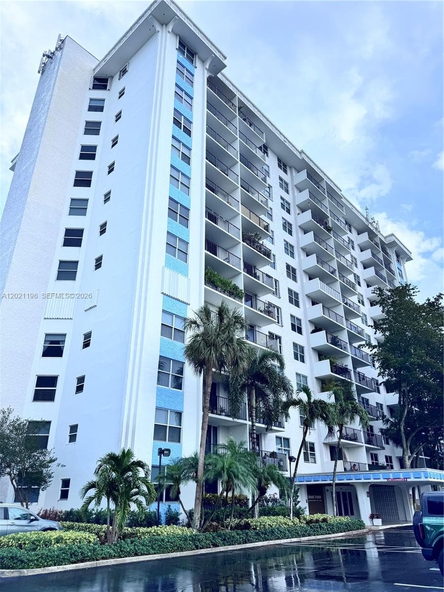 1800 N Andrews Ave # 2E, Fort Lauderdale FL 33311 photo 3