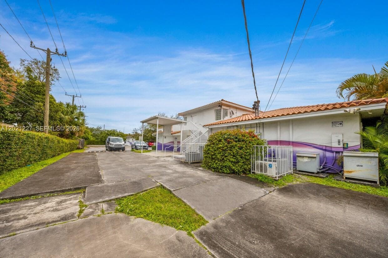 49 W 49TH St, Miami Beach FL 33012 photo 3